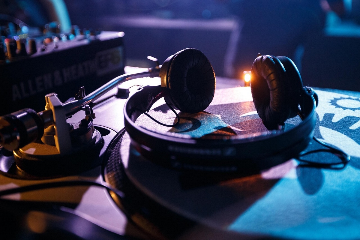 SOIRÉE DJ RAY